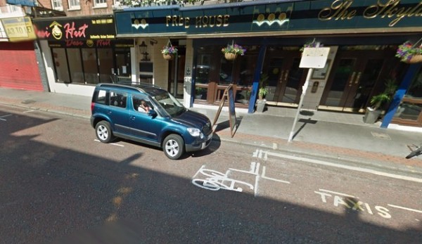 It‘s a good thing to spice up the cycle lane with a taxi, isn‘t it…